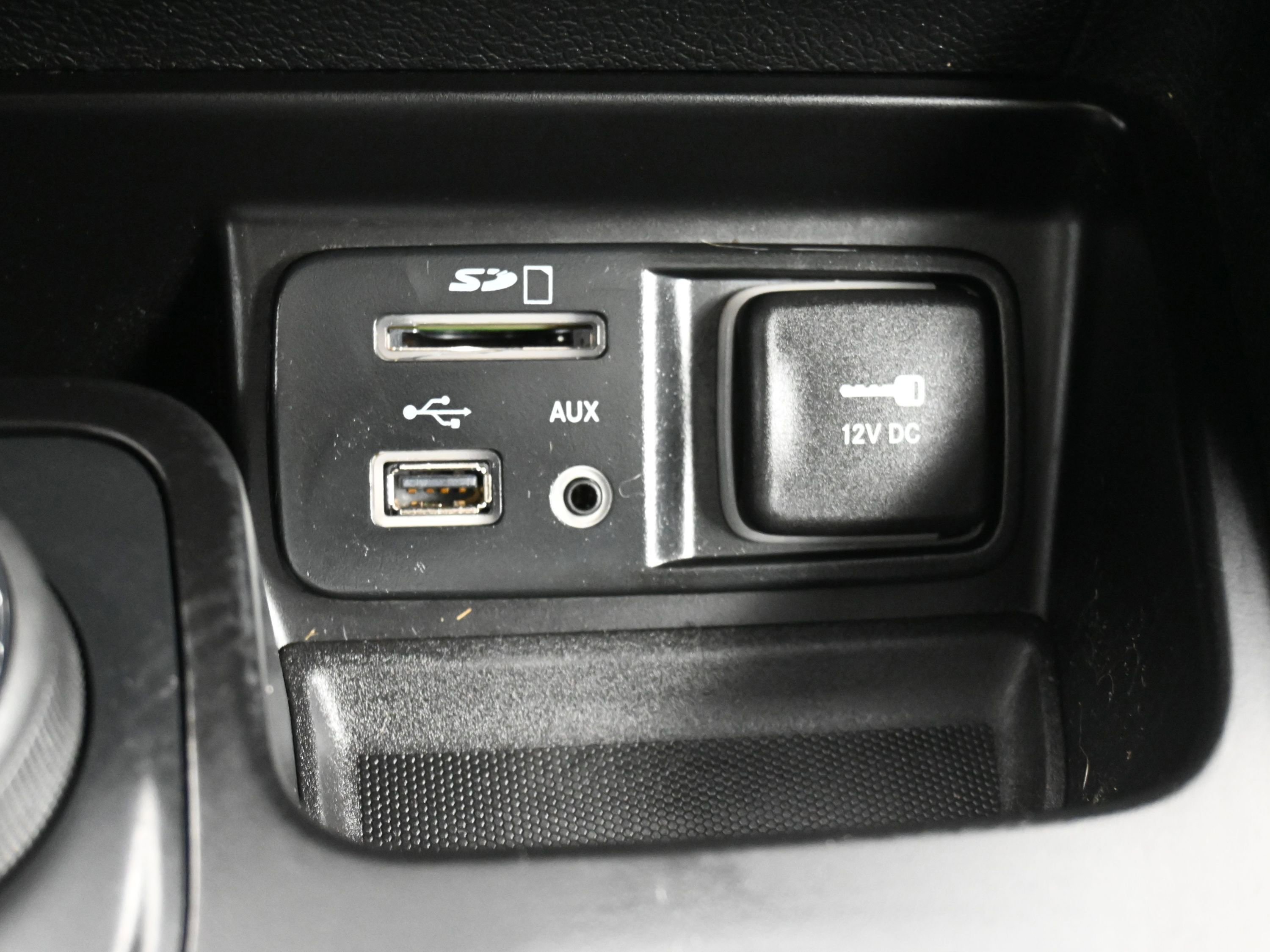 Used 2015 Jeep Cherokee Trailhawk w/ Comfort/Convenience Group image 43