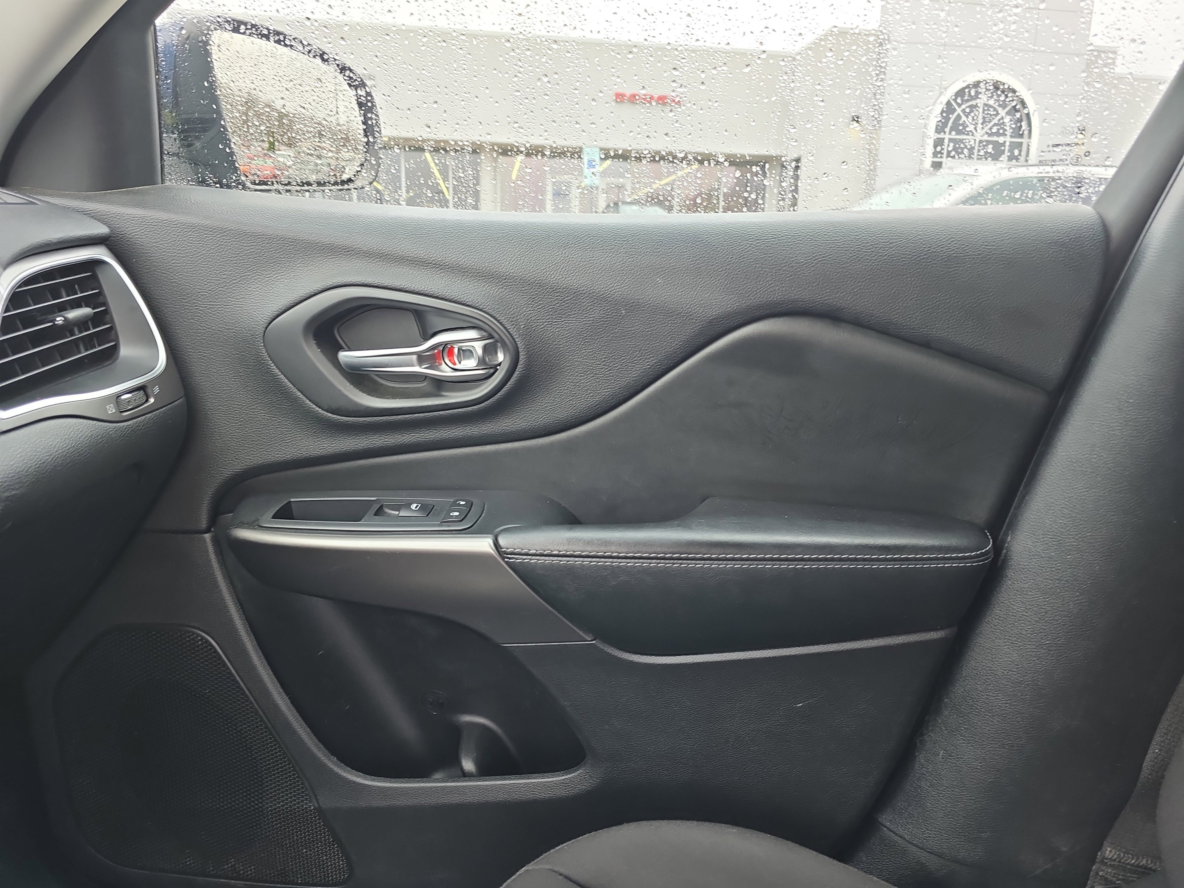 Used 2020 Jeep Cherokee Latitude image 24