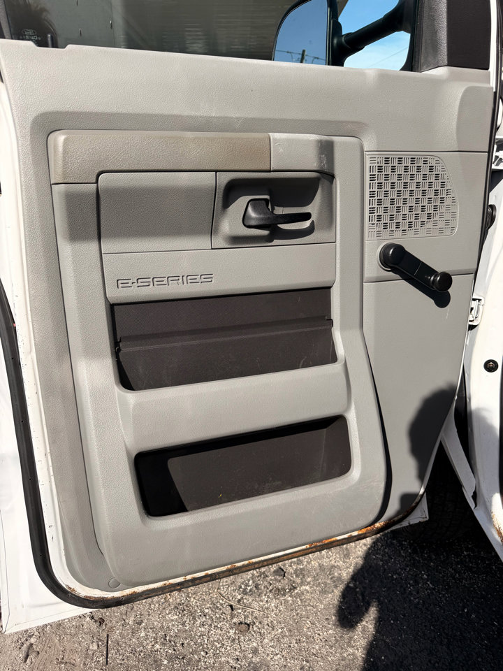 Used 2015 Ford E-350 and Econoline 350 Super Duty image 14