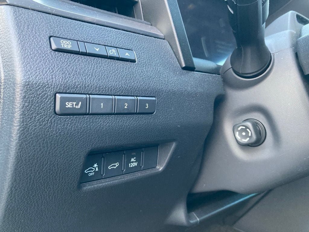Used 2024 Lexus GX 550 w/ Accessory Package (Z1) AWD/4WD image 16
