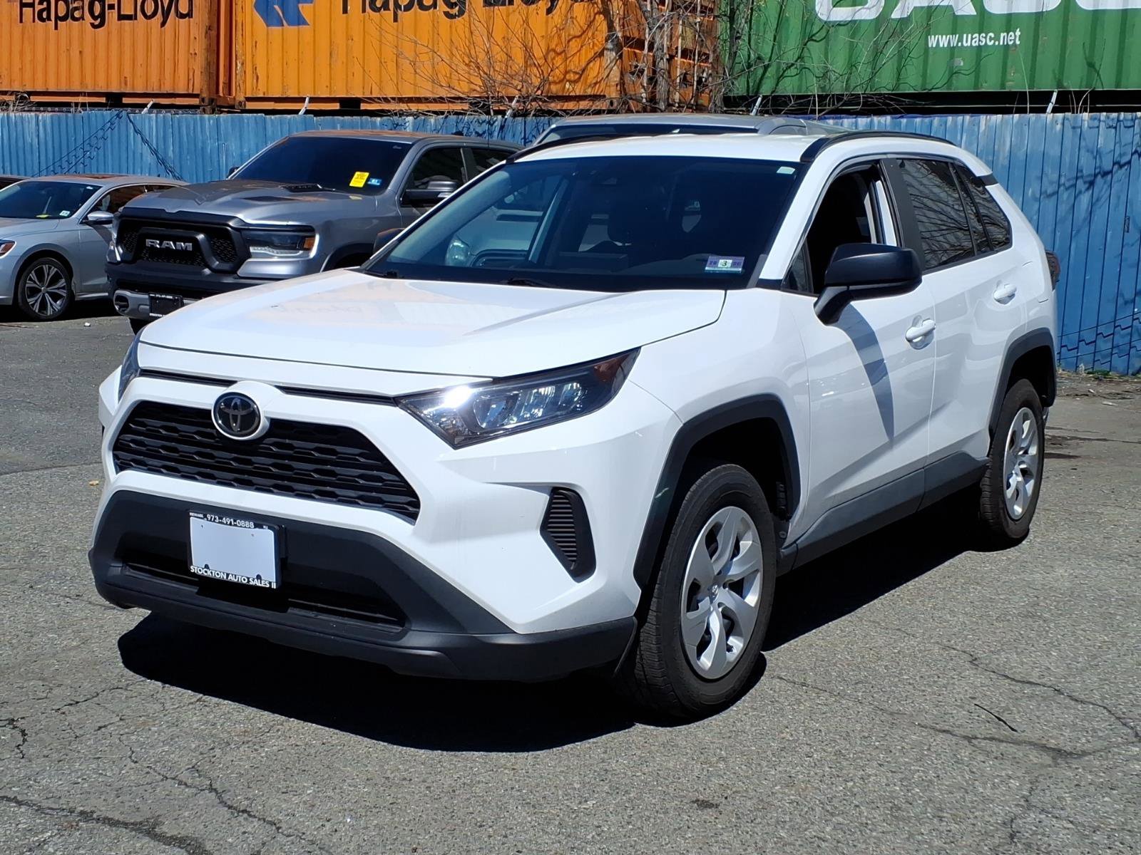 Used 2019 Toyota RAV4 LE image 3