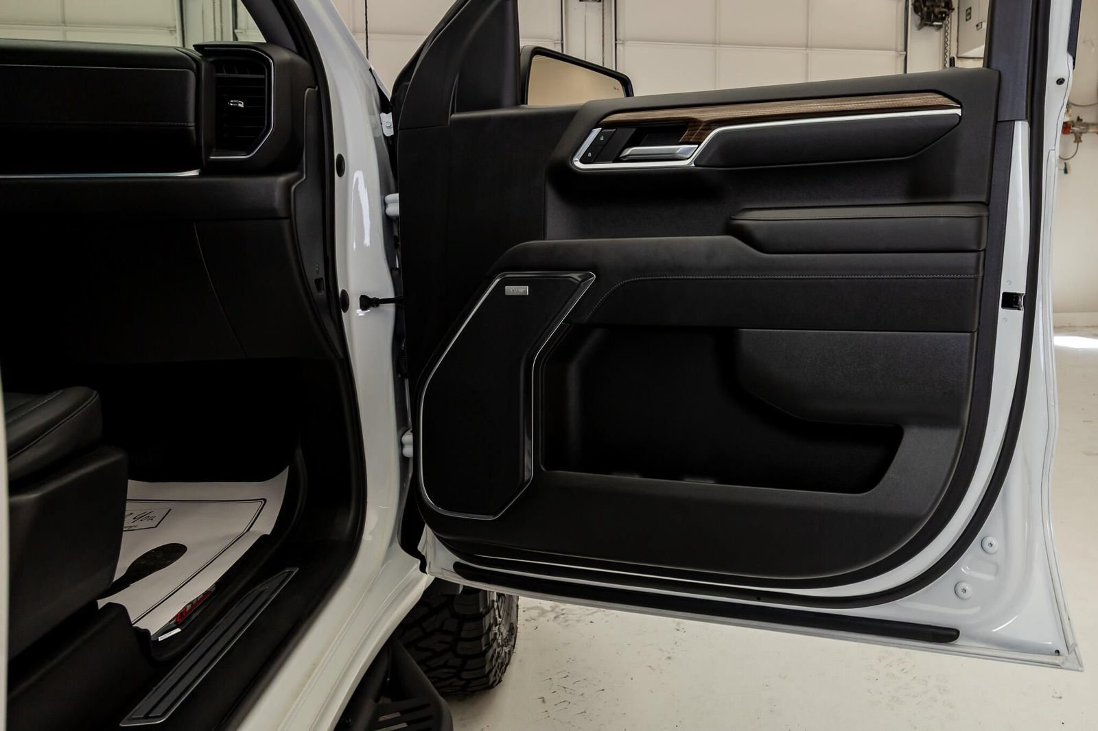 Used 2022 Chevrolet Silverado 1500 LT Trail Boss w/ LT Trail Boss Premium Package AWD/4WD image 37