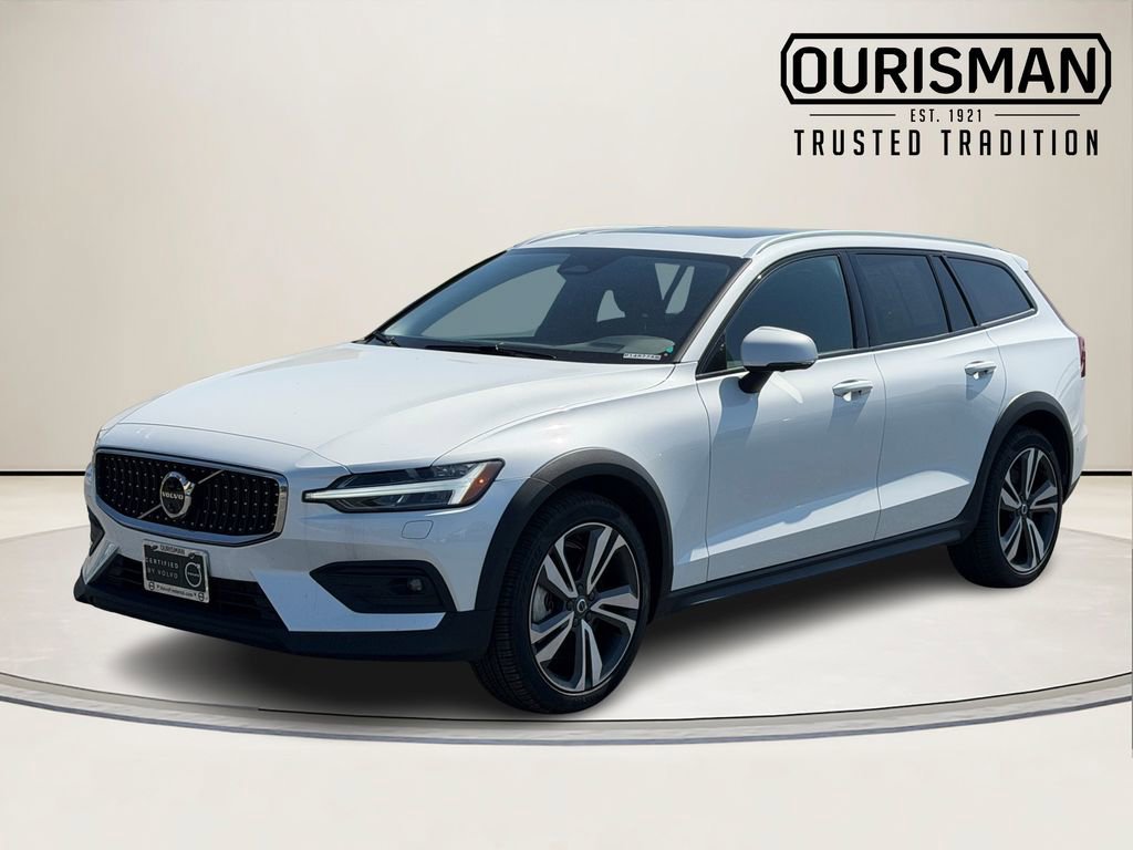 Certified 2025 Volvo V60 B5 Cross Country Plus AWD/4WD image 4