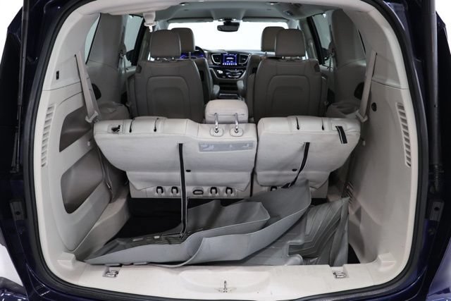 Used 2017 Chrysler Pacifica Touring-L Plus w/ Advanced Safetytec Group FWD image 32