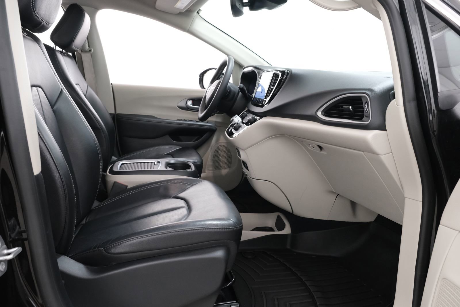 Used 2022 Chrysler Pacifica Touring-L FWD image 41