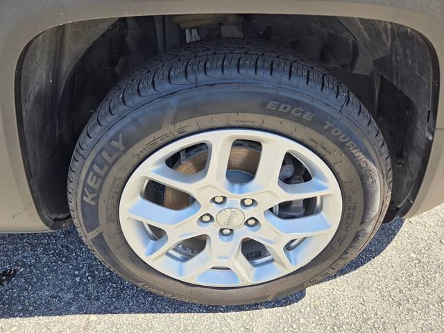 Used 2018 Jeep Renegade Latitude image 20