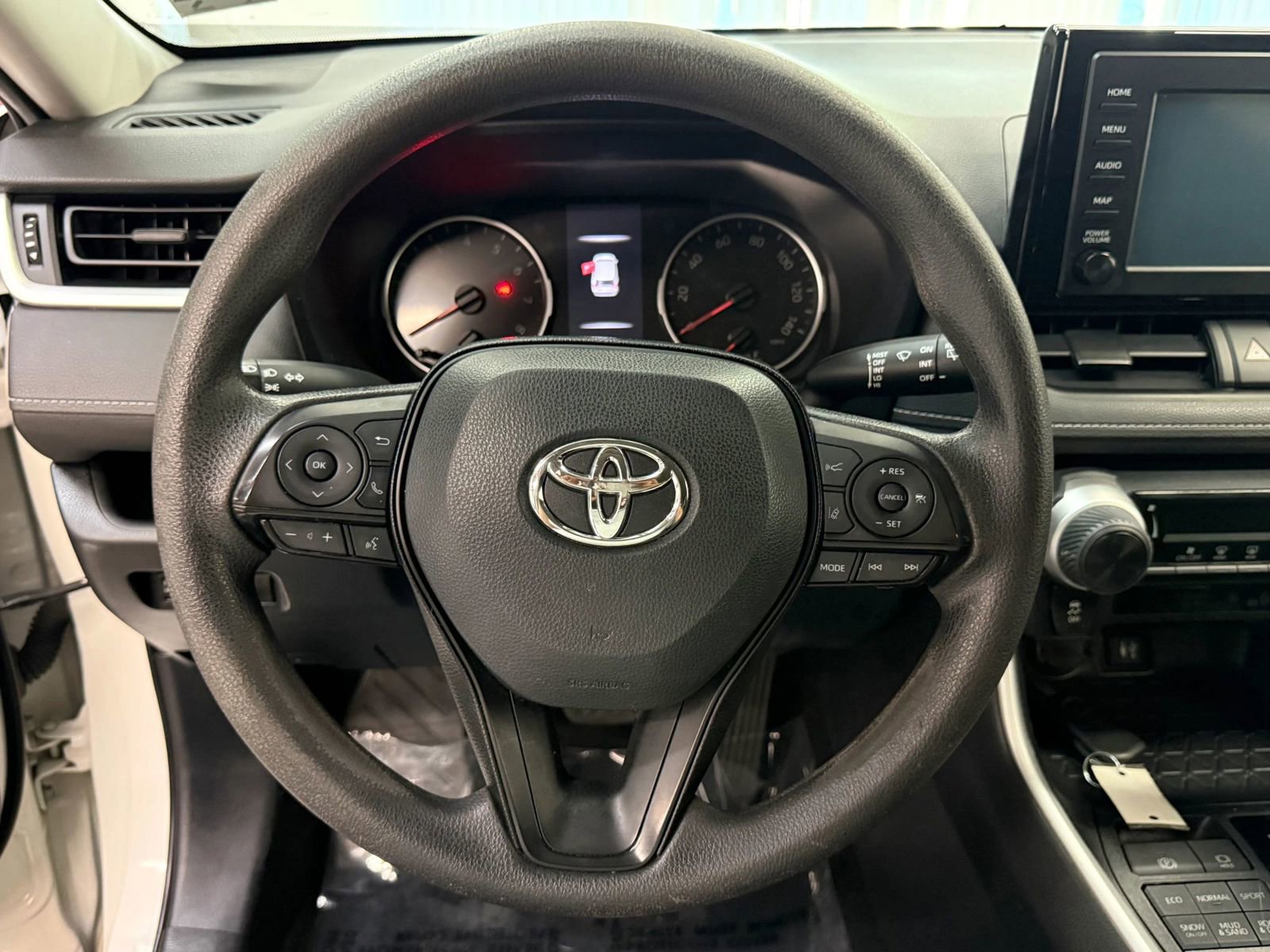 Used 2019 Toyota RAV4 LE w/ Carpet Mat Package AWD/4WD image 30