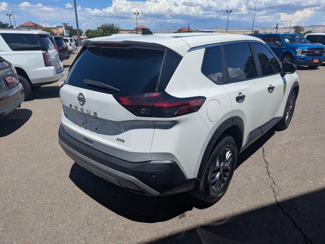 Used 2023 Nissan Rogue S AWD/4WD image 6
