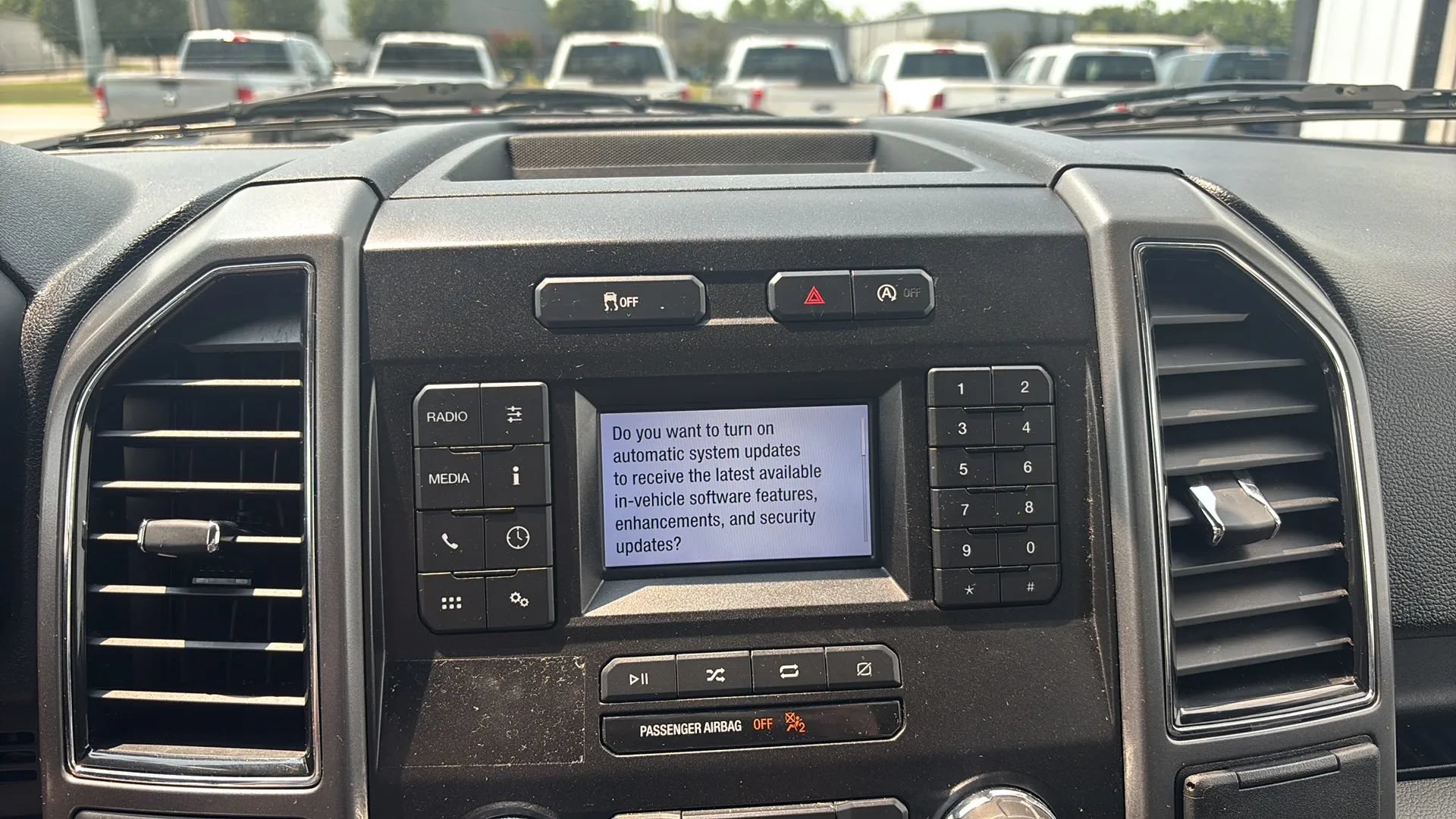 Used 2018 Ford F150 XLT AWD/4WD image 24