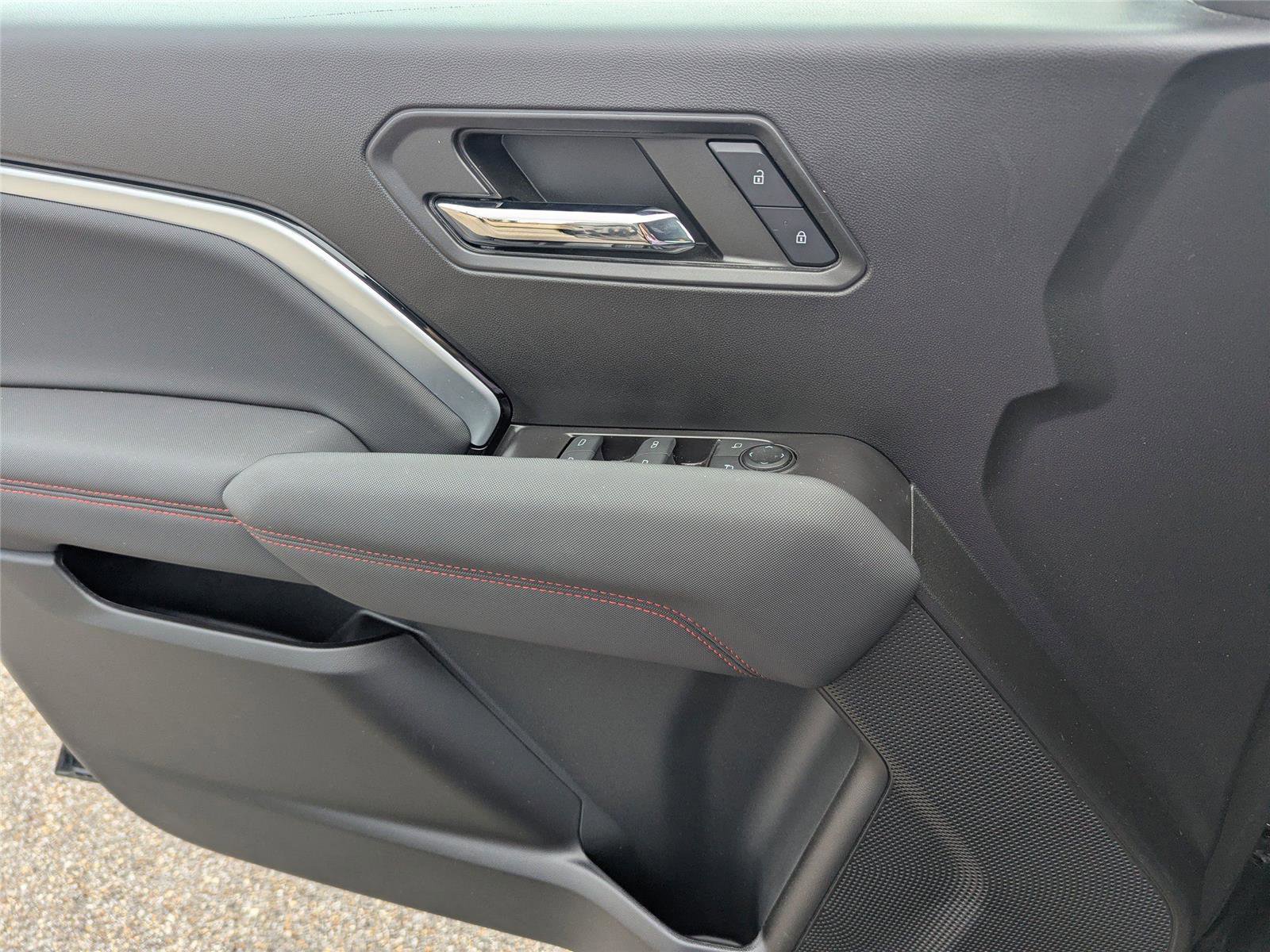 Used 2024 Chevrolet Colorado Z71 w/ Z71 Convenience Package 2 image 18