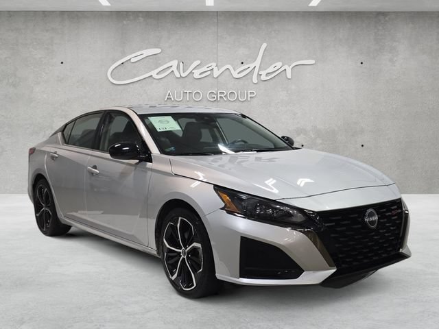 Used 2024 Nissan Altima 2.5 SR FWD image 2