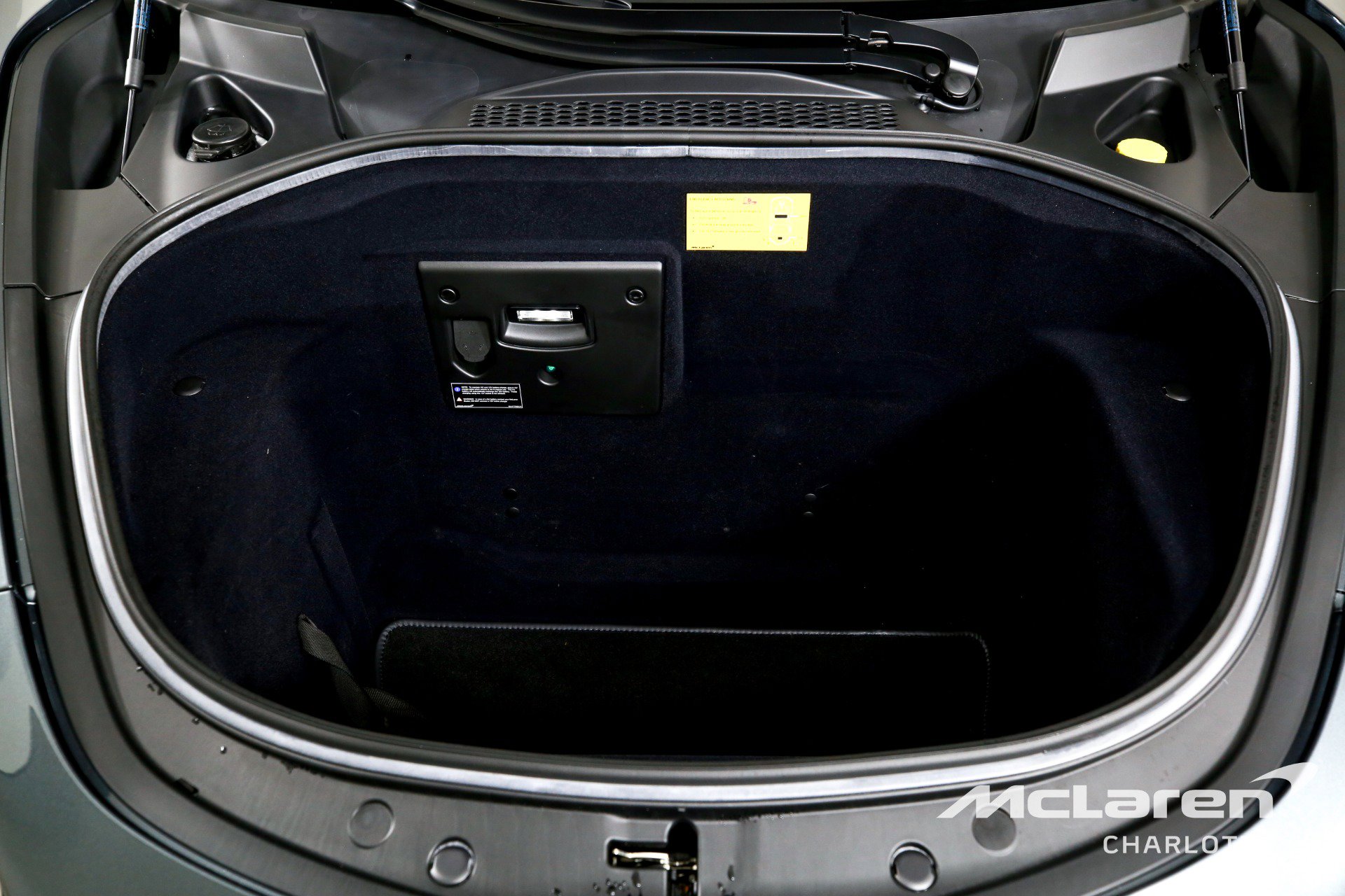 Used 2023 McLaren Artura image 17