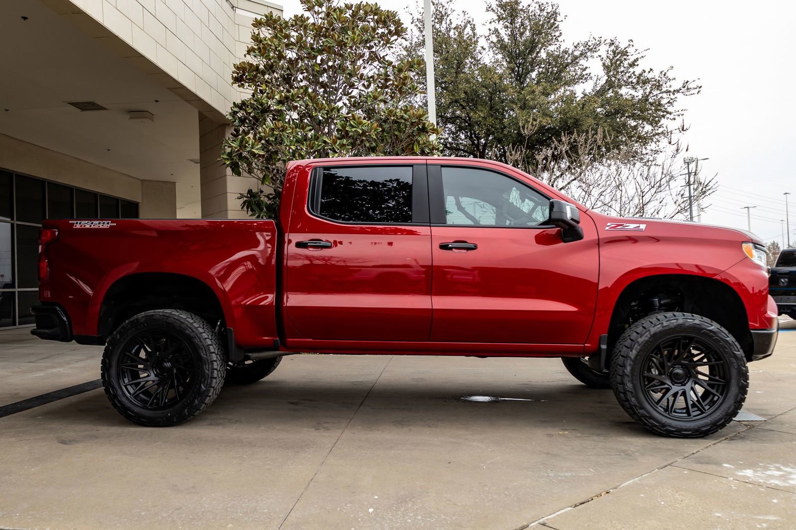 Used 2024 Chevrolet Silverado 1500 LT Trail Boss w/ LT Trail Boss Premium Package AWD/4WD image 11