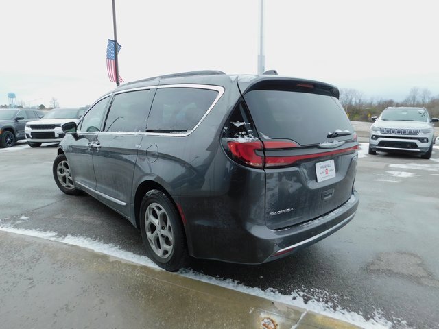 Used 2023 Chrysler Pacifica Limited image 27