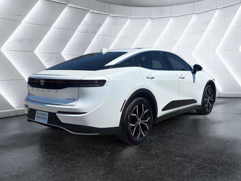 Used 2023 Toyota Crown Limited image 7