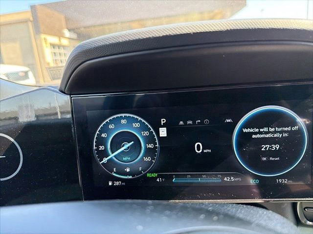 Certified 2025 Hyundai Elantra Limited image 16