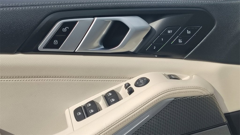 Used 2021 BMW X5 M50i image 9