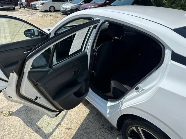 Used 2025 Nissan Sentra SV FWD image 12