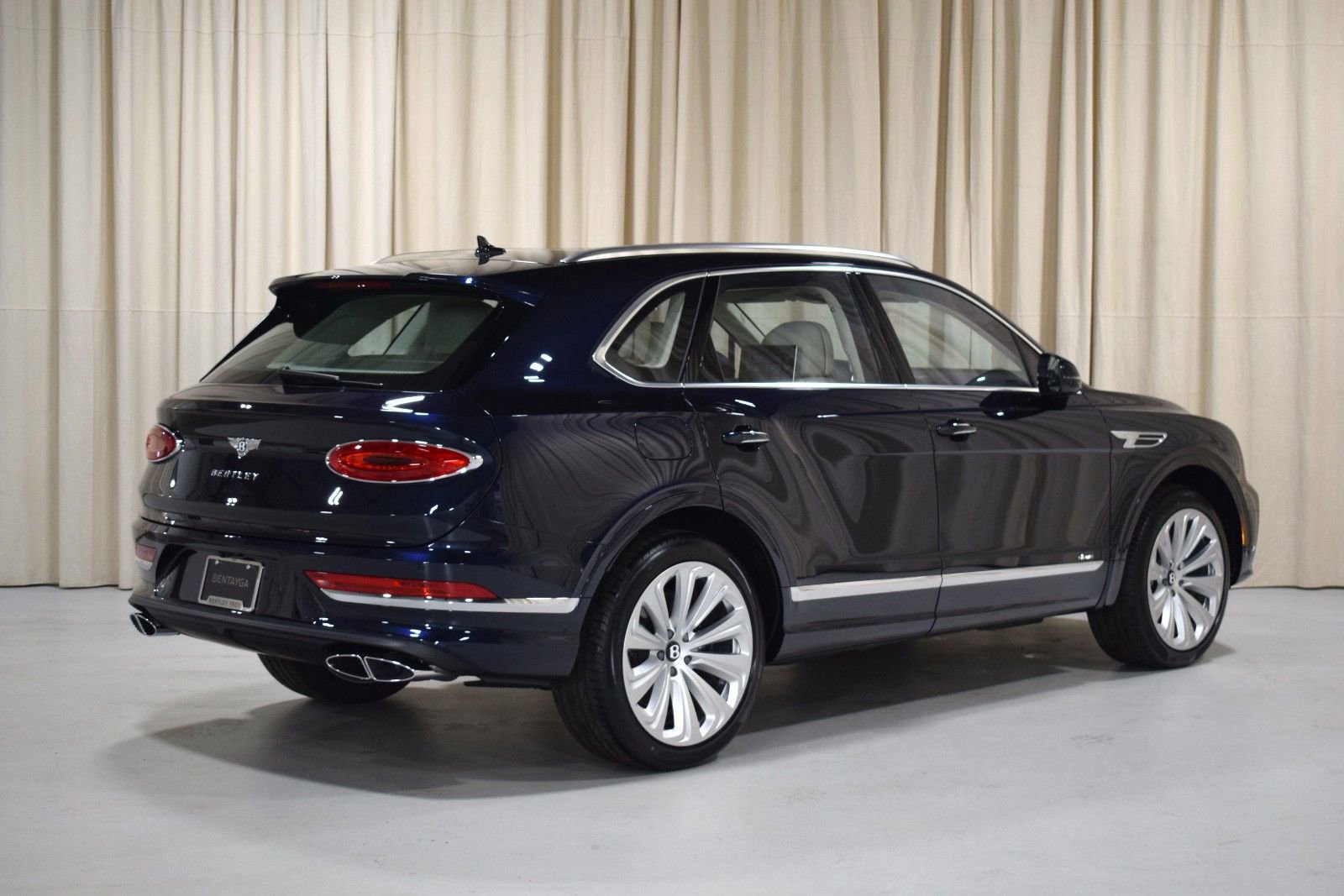New 2025 Bentley Bentayga AWD/4WD image 3