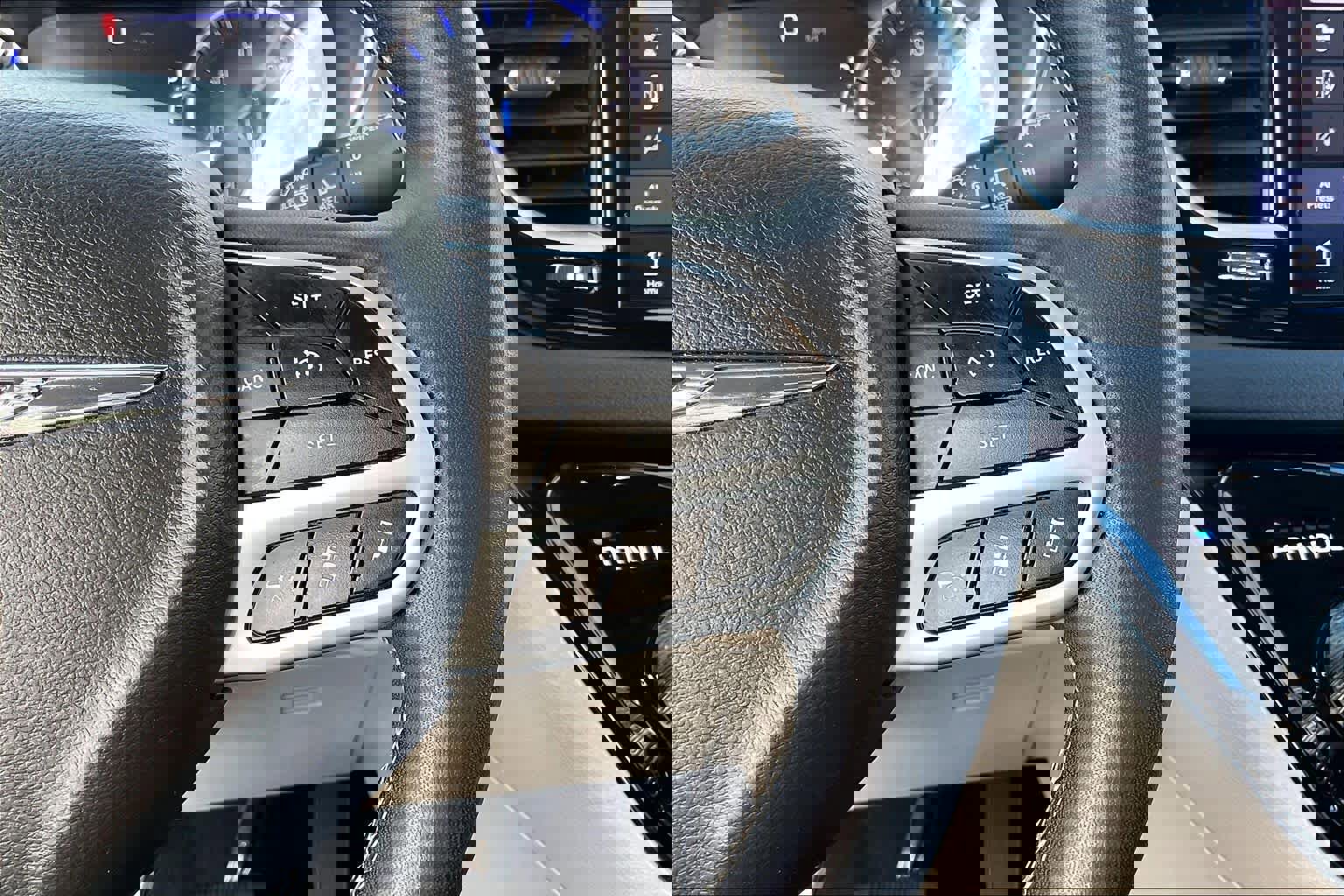 Used 2023 Chrysler Pacifica Touring-L image 23