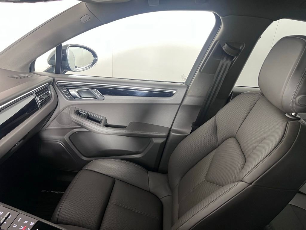 Certified 2025 Porsche Macan image 24