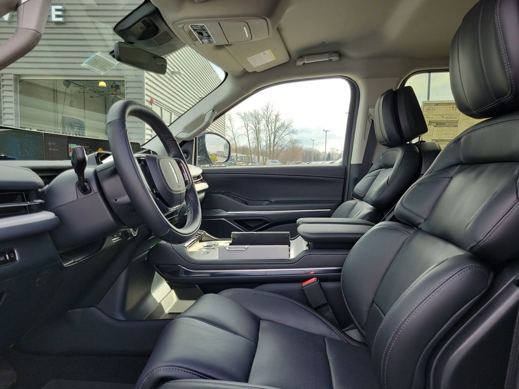 New 2026 Lincoln Navigator L Premier AWD/4WD image 18