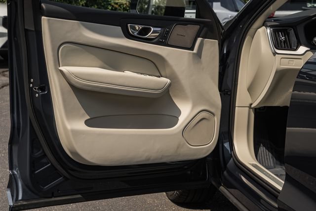New 2026 Volvo XC60 B5 Ultra w/ Protection Package Premier AWD/4WD image 40