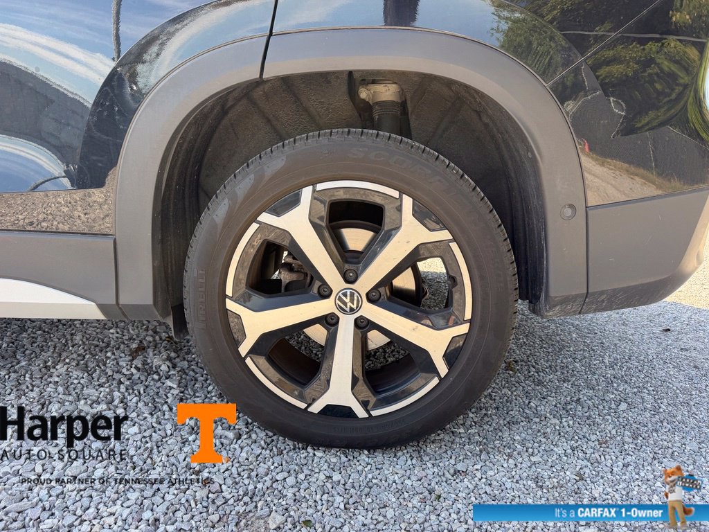 Used 2025 Volkswagen Tiguan SE w/ Panoramic Sunroof Package AWD/4WD image 21