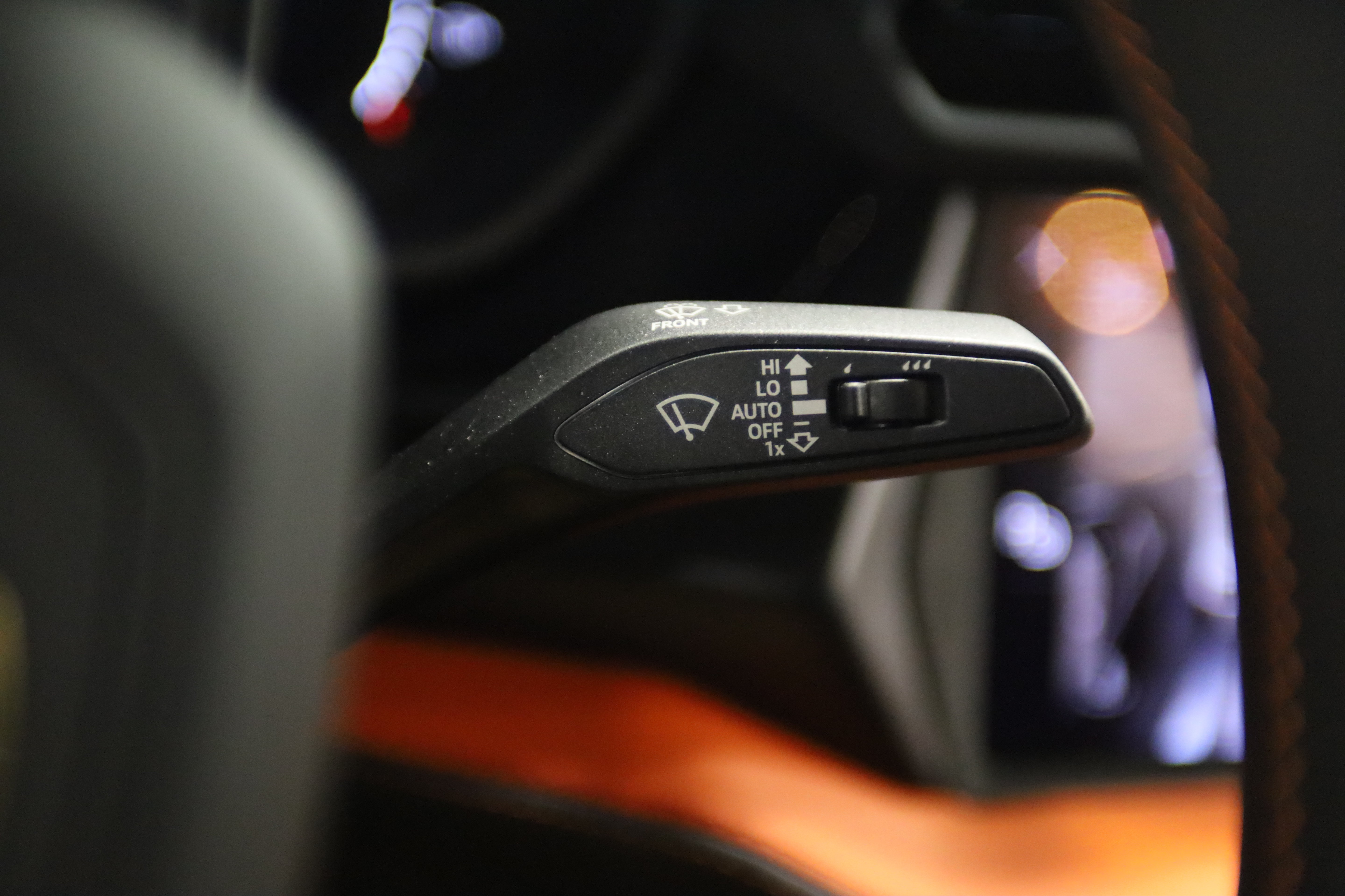 Used 2025 Lamborghini Urus SE AWD/4WD image 18