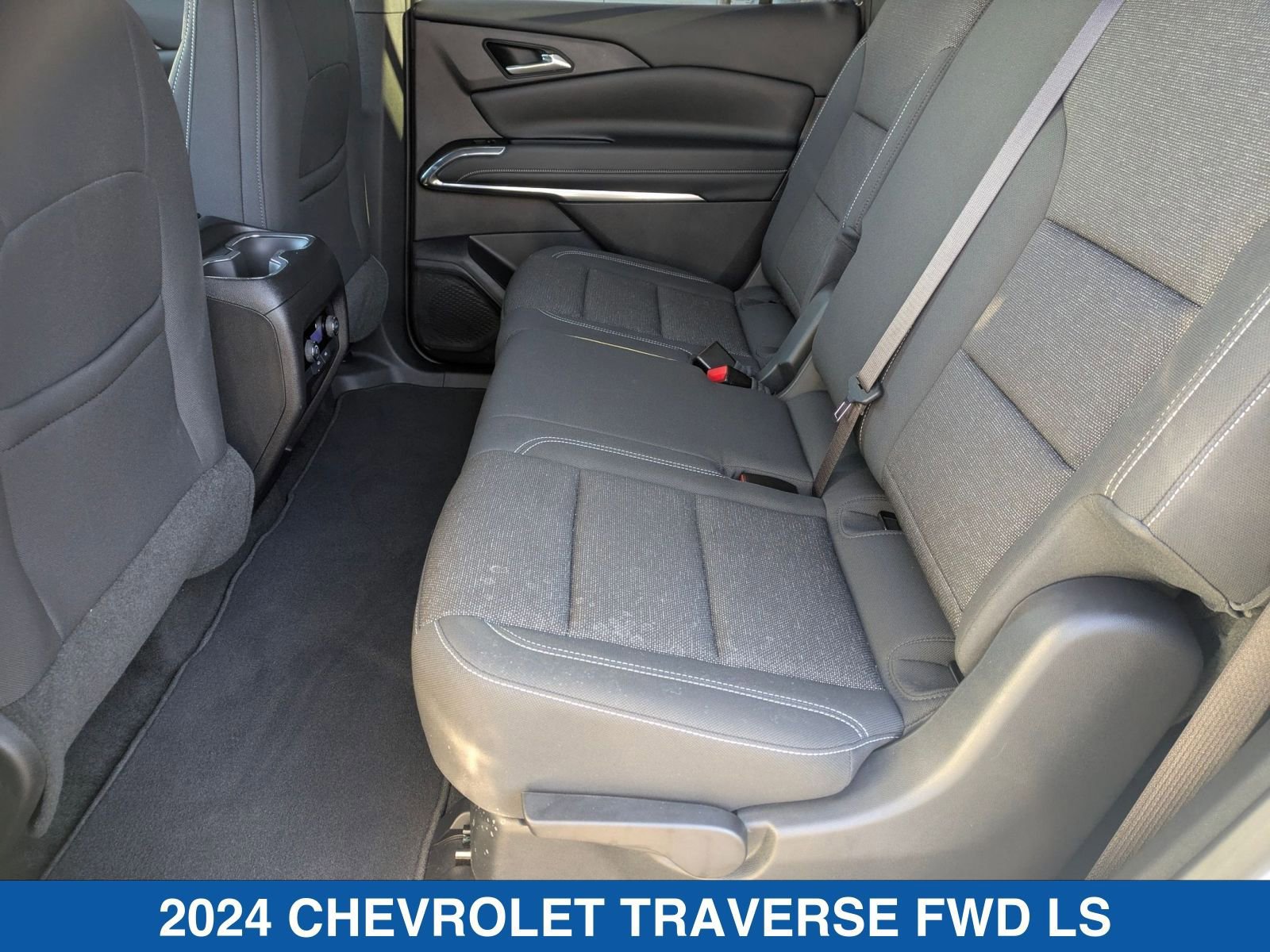 Used 2024 Chevrolet Traverse LS image 32