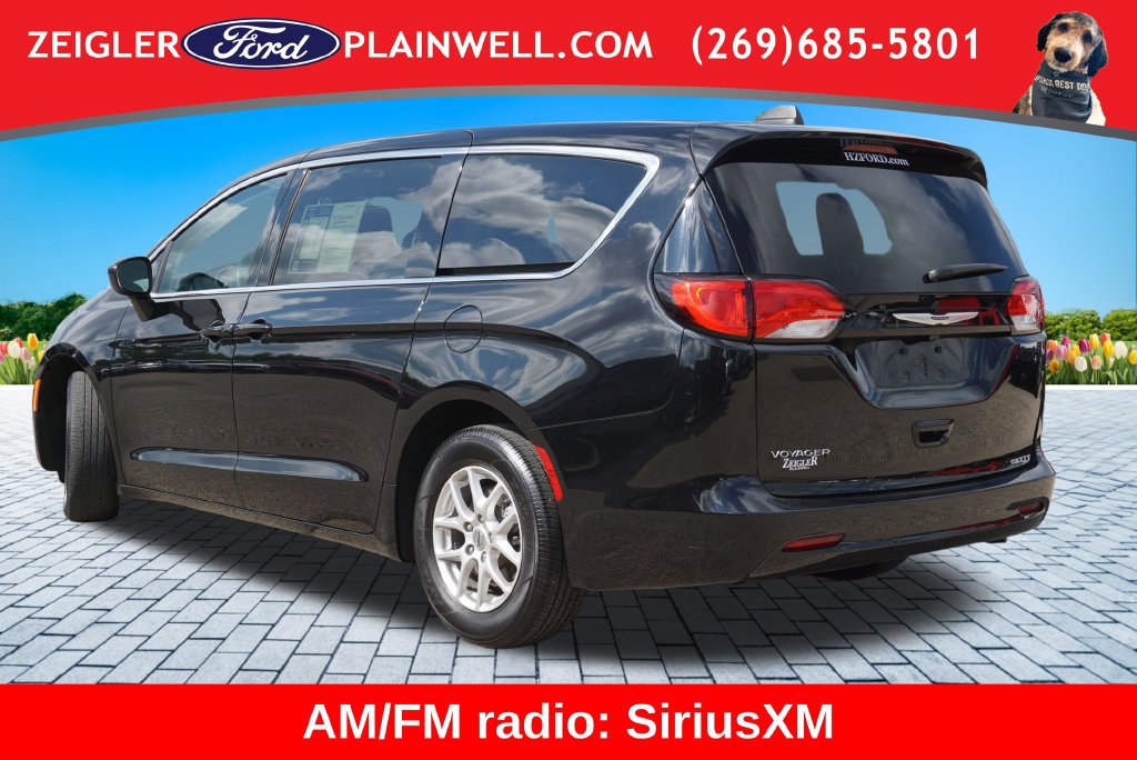 Used 2024 Chrysler Voyager LX FWD image 3