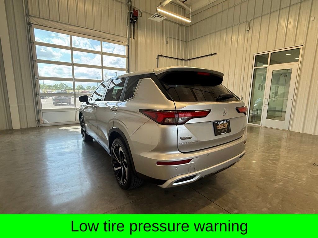 Used 2022 Mitsubishi Outlander SE image 7