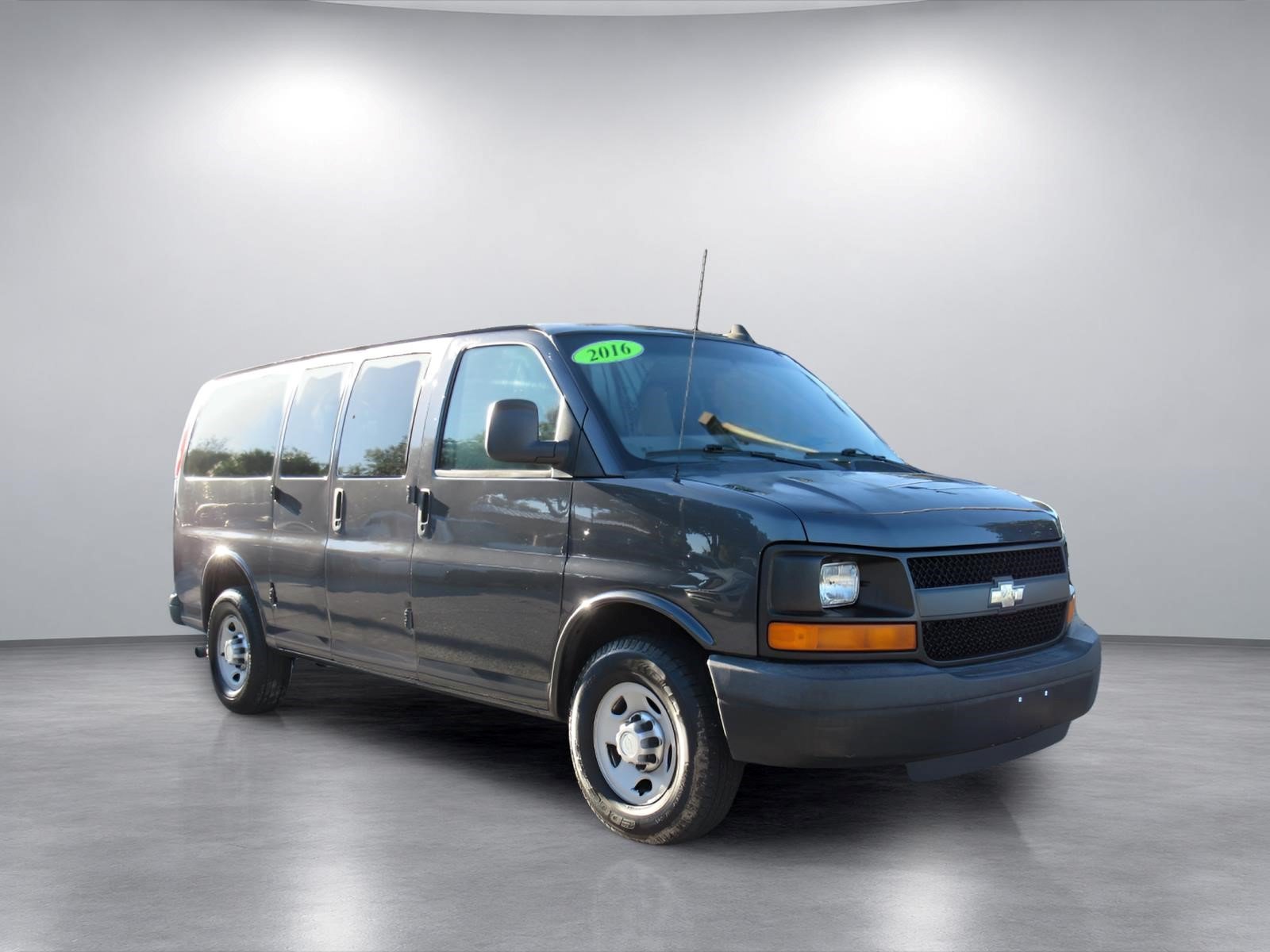 Used 2016 Chevrolet Express 2500 LS RWD image 1