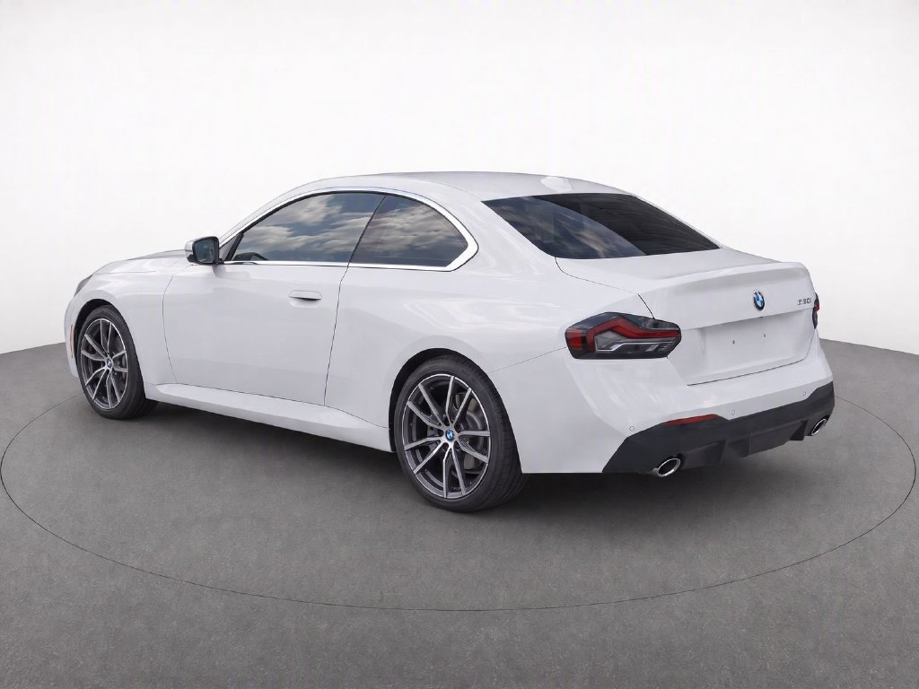 Used 2024 BMW 230i Coupe w/ Convenience Package RWD image 4