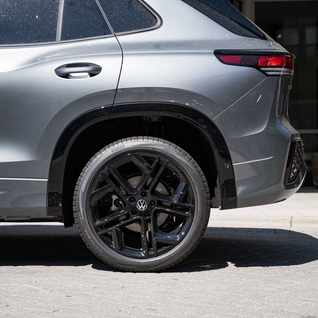 New 2026 Volkswagen Tiguan SE R-Line AWD/4WD image 3