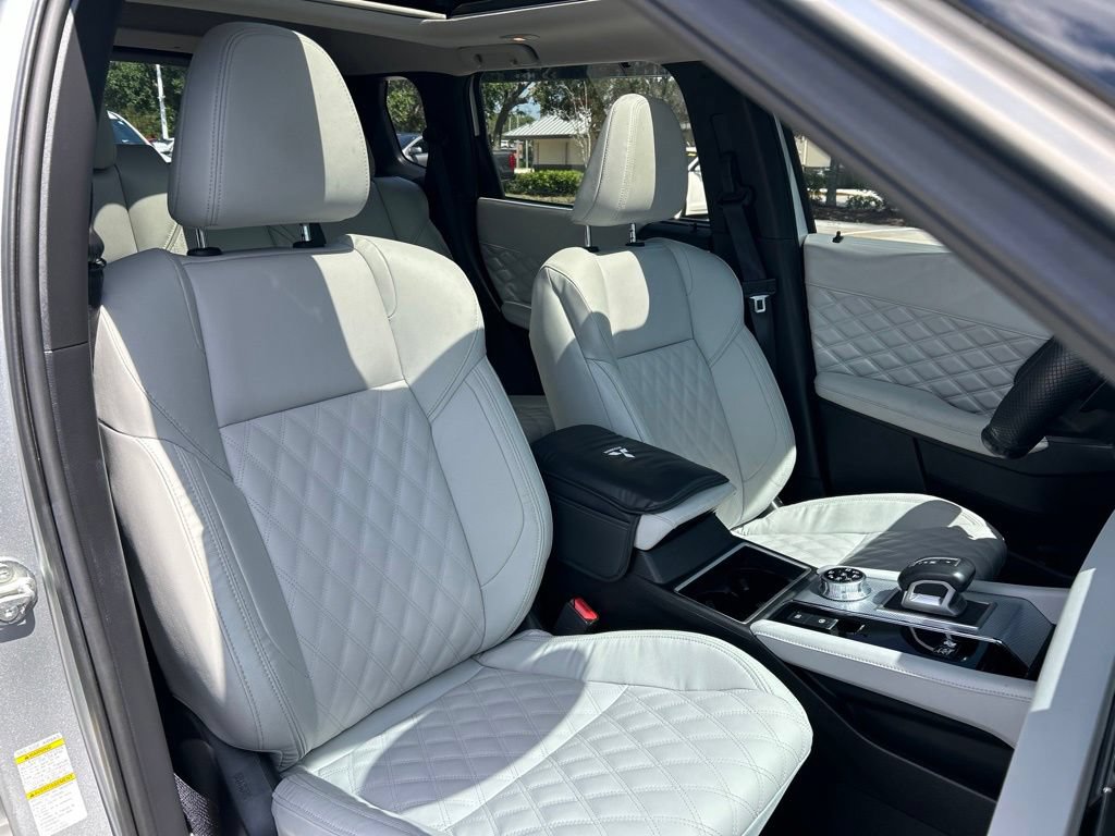 Used 2025 Mitsubishi Outlander 4WD Plug-In Hybrid image 43