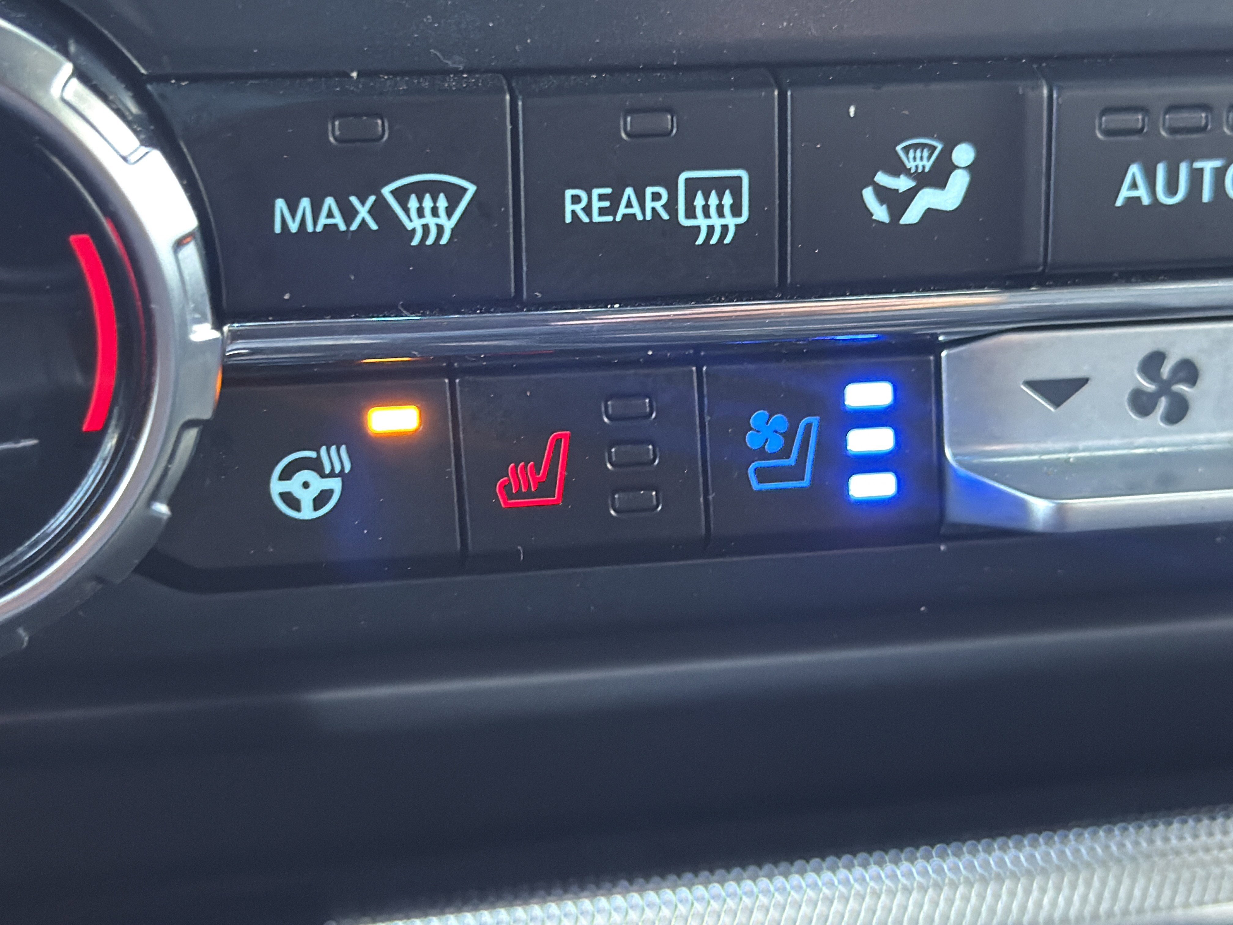 Used 2025 Ford F150 Lariat w/ Equipment Group 501A Mid image 25