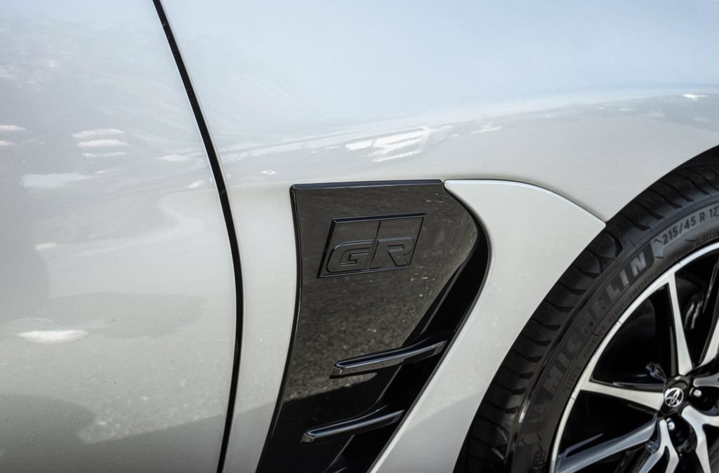 Used 2025 Toyota GR86 RWD image 4