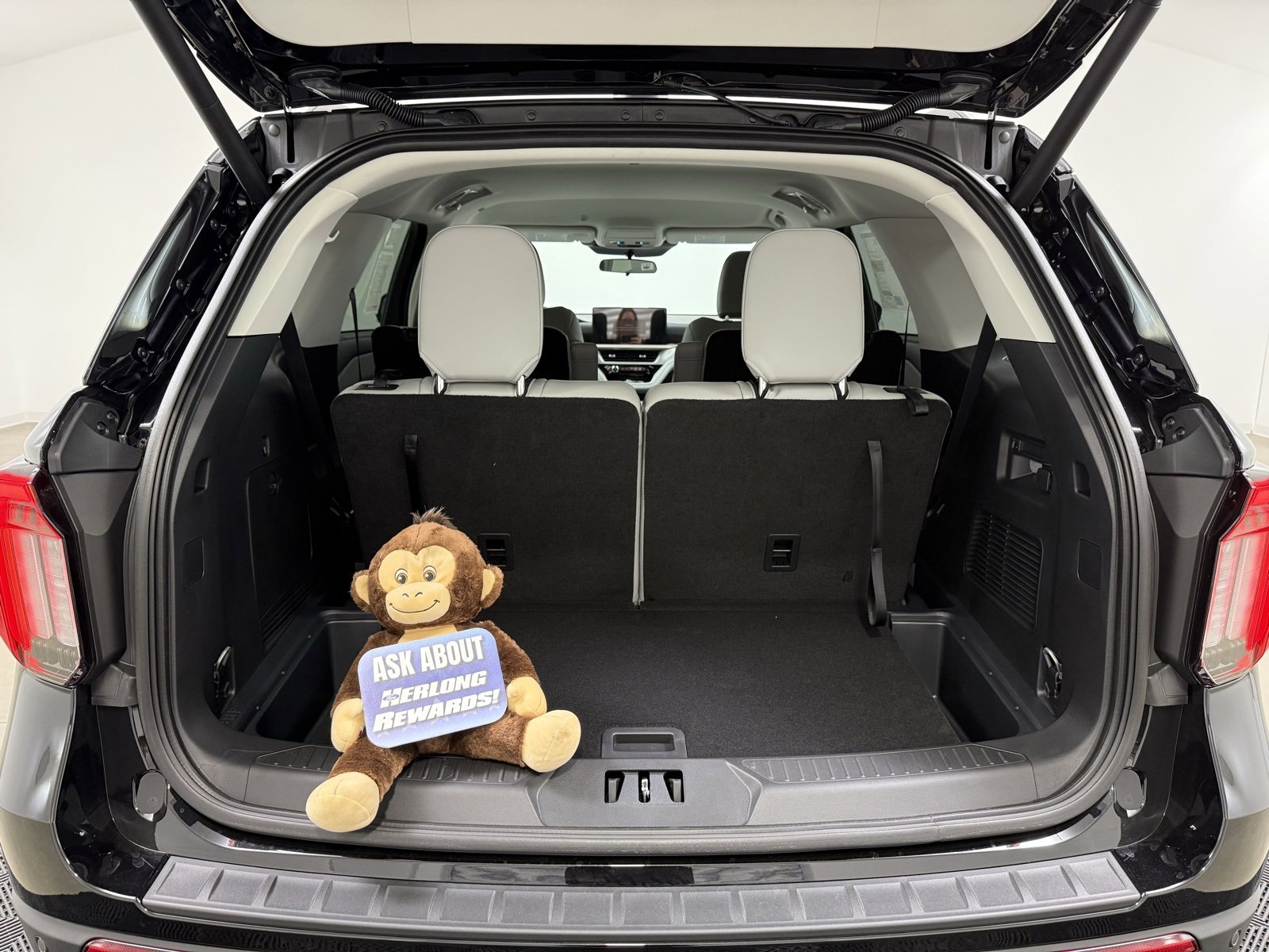 Used 2025 Ford Explorer Active w/ Active Comfort Package image 8