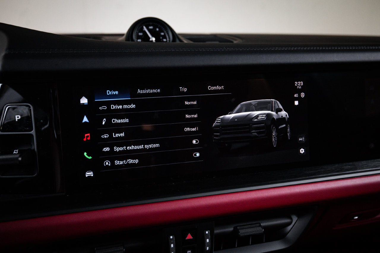 Certified 2026 Porsche Cayenne GTS AWD/4WD image 17