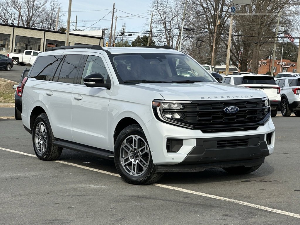 Used 2025 Ford Expedition Active image 2