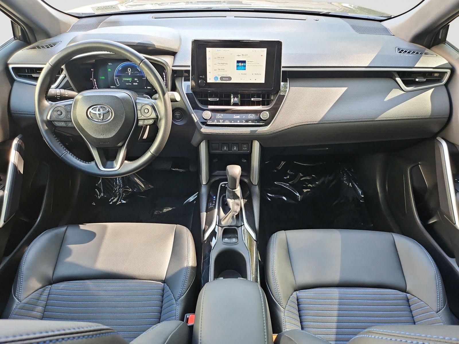 Used 2025 Toyota Corolla Cross AWD Hybrid w/ Convenience Package image 16