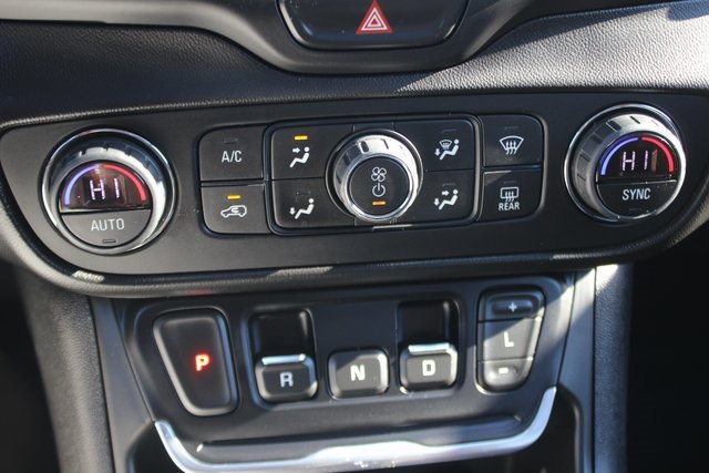 Used 2018 GMC Terrain SLE w/ Driver Convenience Package image 9