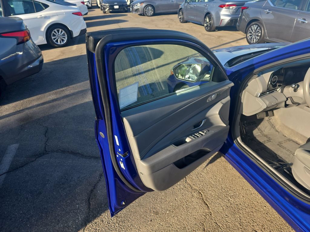 Used 2025 Hyundai Elantra SEL FWD image 10