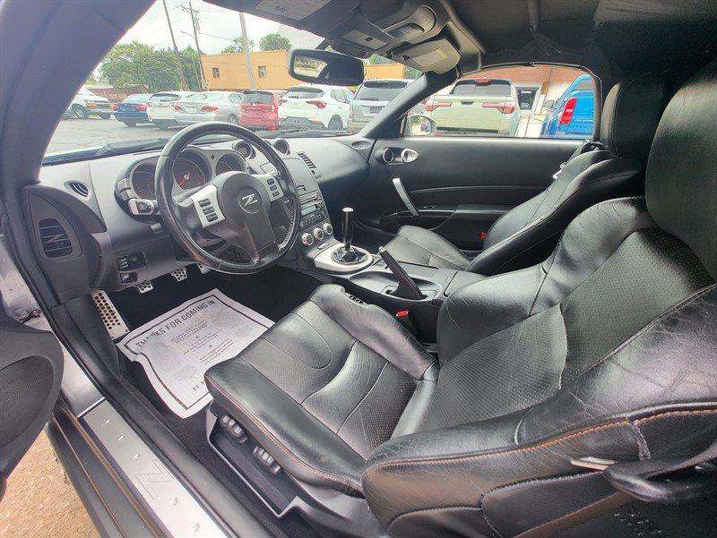 Used 2006 Nissan 350Z Touring RWD image 10