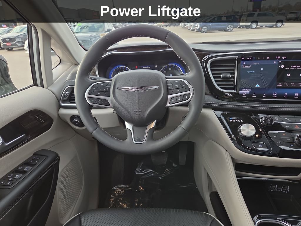 Used 2024 Chrysler Pacifica Limited image 19