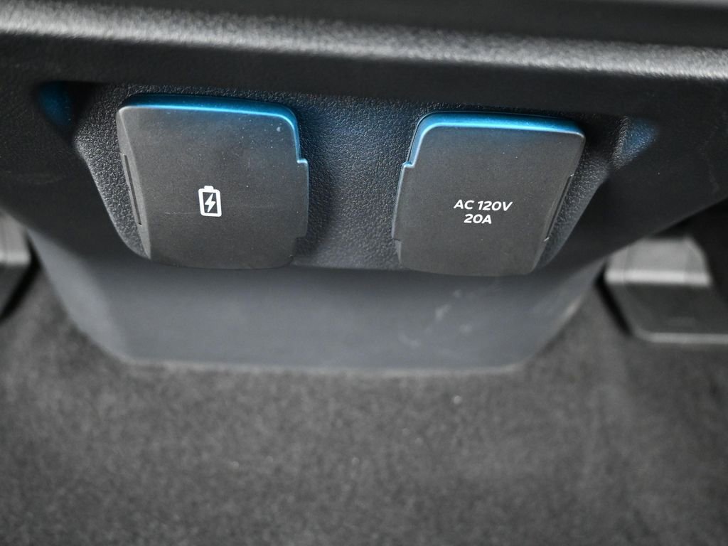 Used 2024 Ford F150 Lightning Lariat image 34