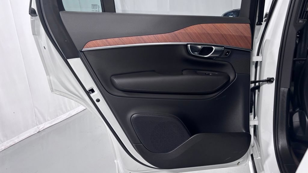 Certified 2025 Volvo XC90 T8 Plus w/ Protection Package Premier AWD/4WD image 23