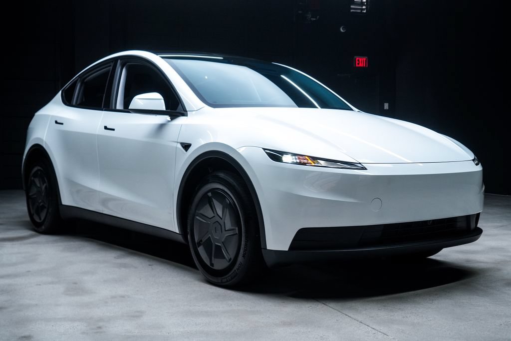 Used 2026 Tesla Model Y 2WD image 6