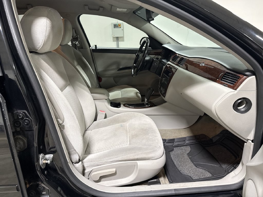 Used 2011 Chevrolet Impala LT FWD image 20